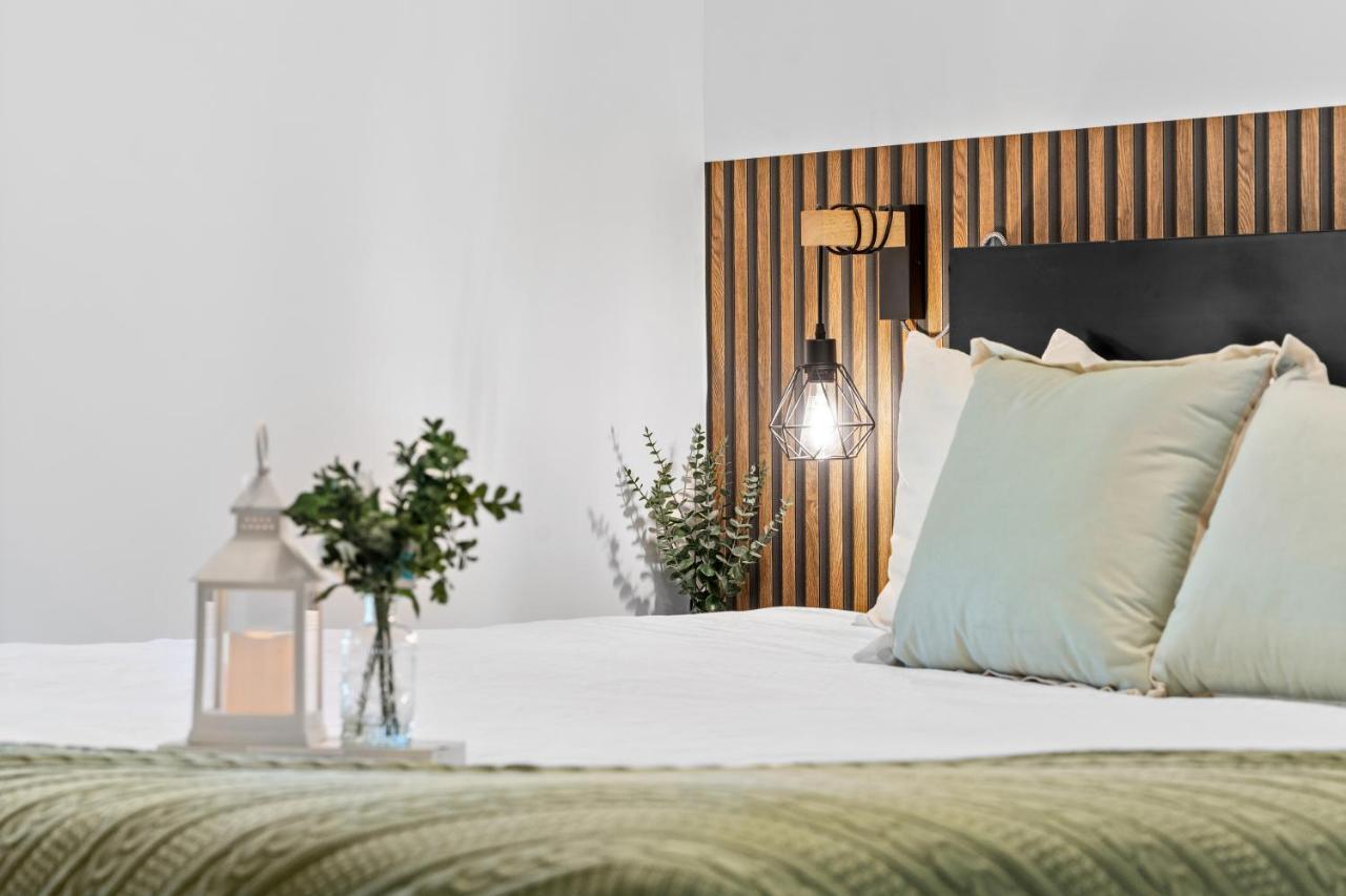 The Mountaineer By Instantsuites Pool & Hottub Canmore Eksteriør bilde