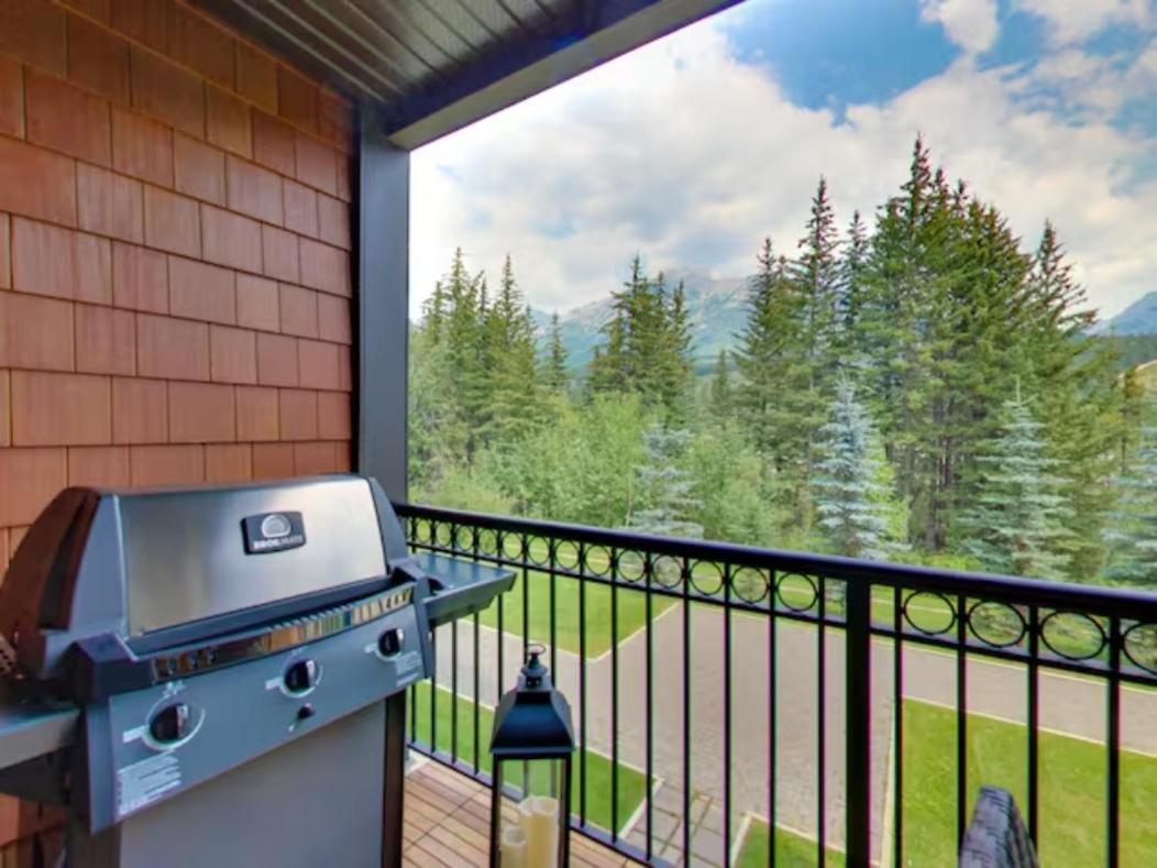 The Mountaineer By Instantsuites Pool & Hottub Canmore Eksteriør bilde